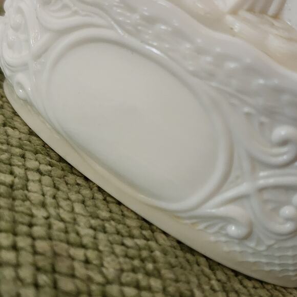 Vintage Milk Glass Fish Covered Sauce Boat Tureen Mid Century Ocean Decor - Picture 13 of 13
